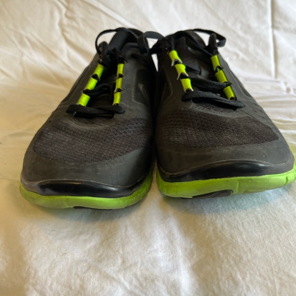 Excellent Condition 🌸 Nike Free Size 10 in Black and Green. - Picture 5 of 10